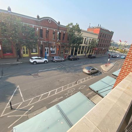 Downtown Heritage Condo With Parking Victoria Luaran gambar