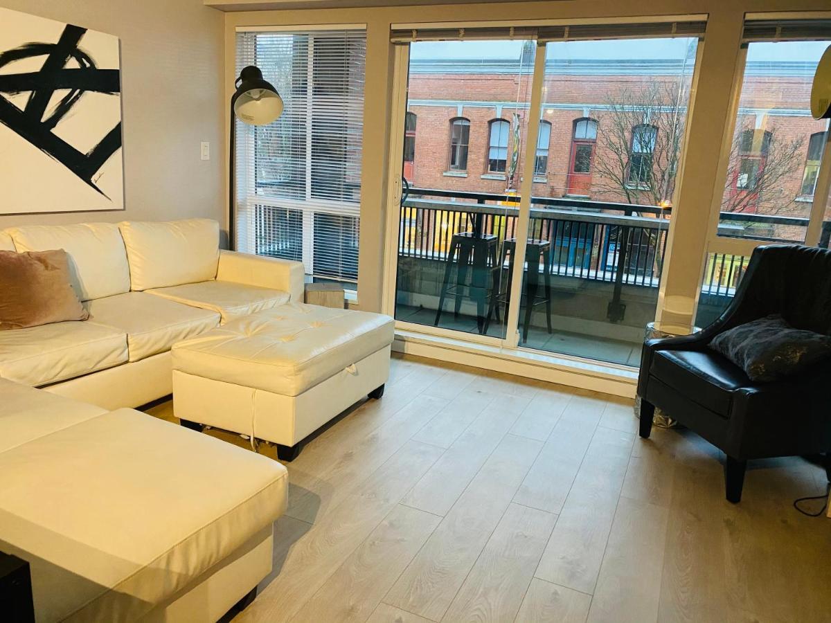 Downtown Heritage Condo With Parking Victoria Luaran gambar