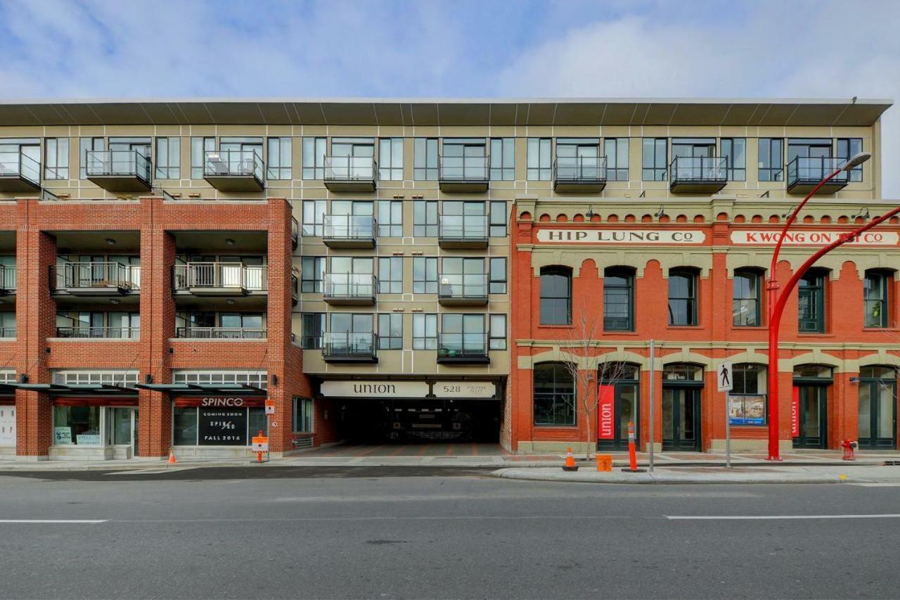 Downtown Heritage Condo With Parking Victoria Luaran gambar