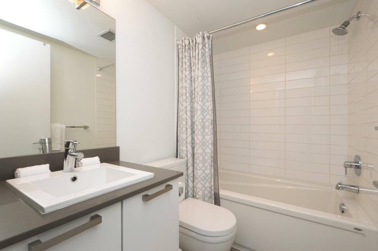 Downtown Heritage Condo With Parking Victoria Luaran gambar