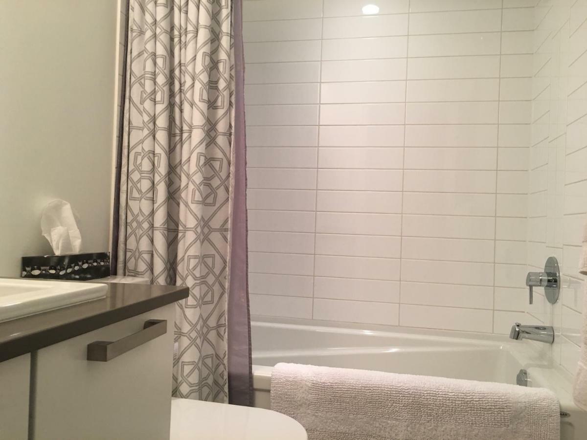 Downtown Heritage Condo With Parking Victoria Luaran gambar