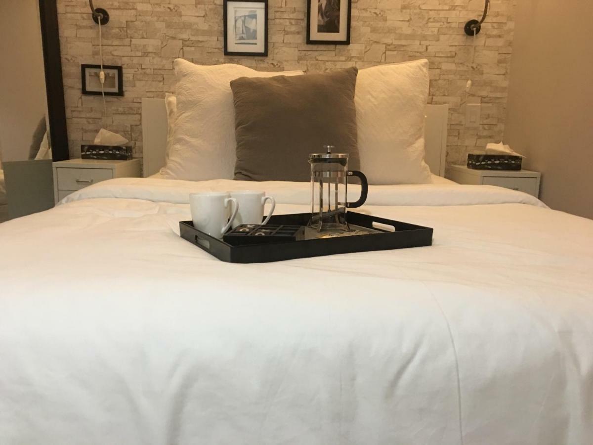 Downtown Heritage Condo With Parking Victoria Luaran gambar